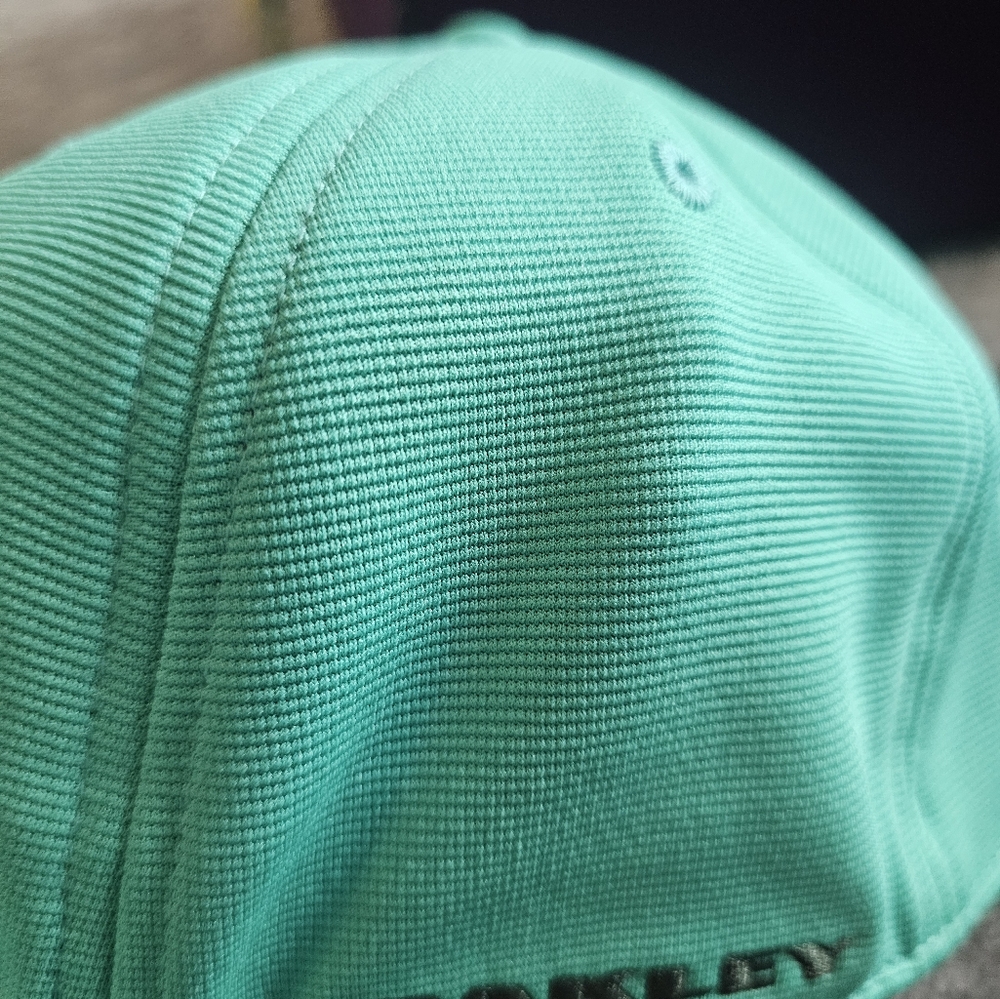 Oakley Vibrant Green Baseball Cap - Picture 2 of 4